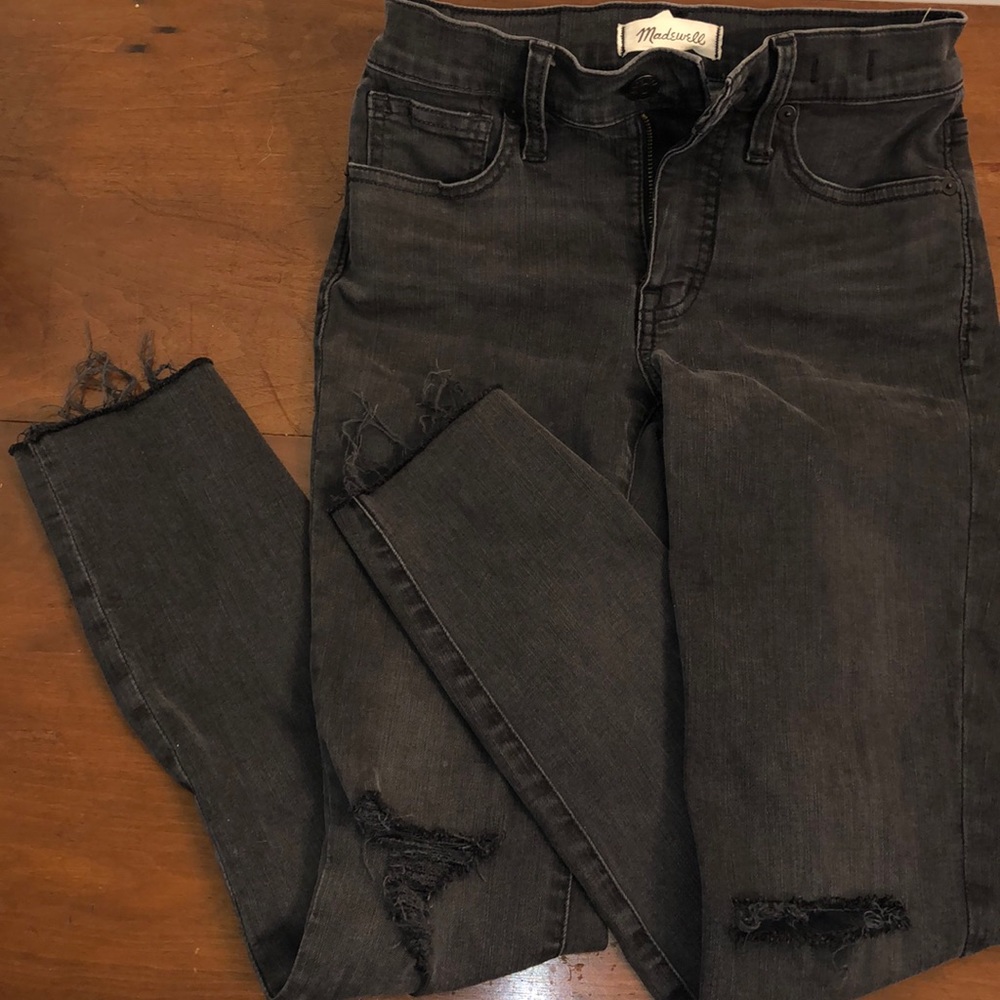 NWOT Madewell, Black 9” mid-rise distressed skinny jeans. Women’s size 24P